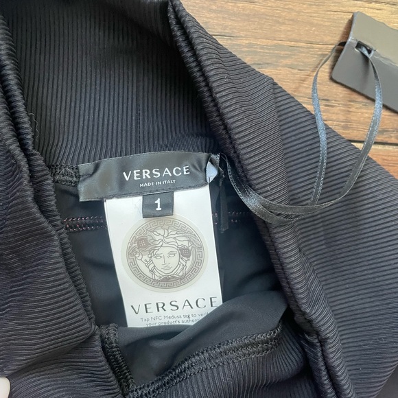 🔴Sold🔴Versace Greca Signature Leggings - Picture 5 of 5